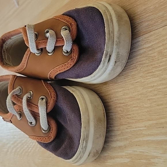 Toddler size 4 slip on vans - Picture 2 of 4